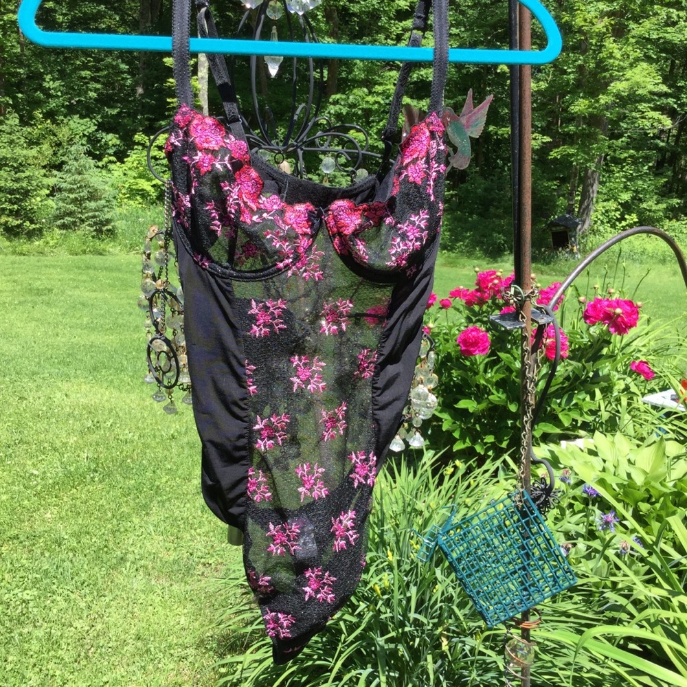 Drop Dead Gorgeous - image 1